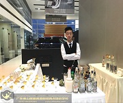 【佛山展翅調酒咖啡西點培訓學?！?017年3月17日佛山慶豐路暢捷豹路虎4S店邀請韋杰花式調酒演出節目嘉賓！